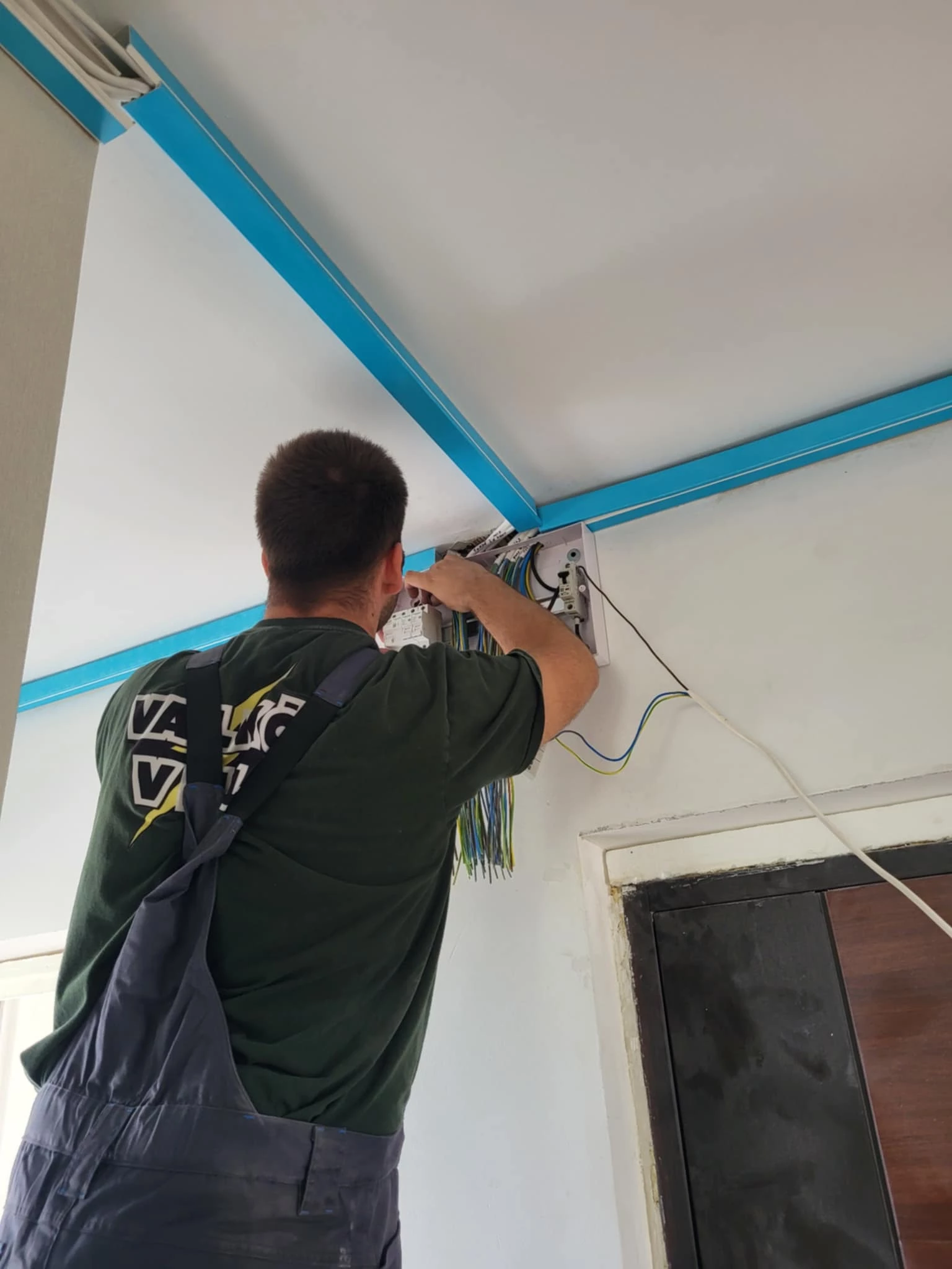 Villanyszerelés országosan – Valkó Vill munkakép 1