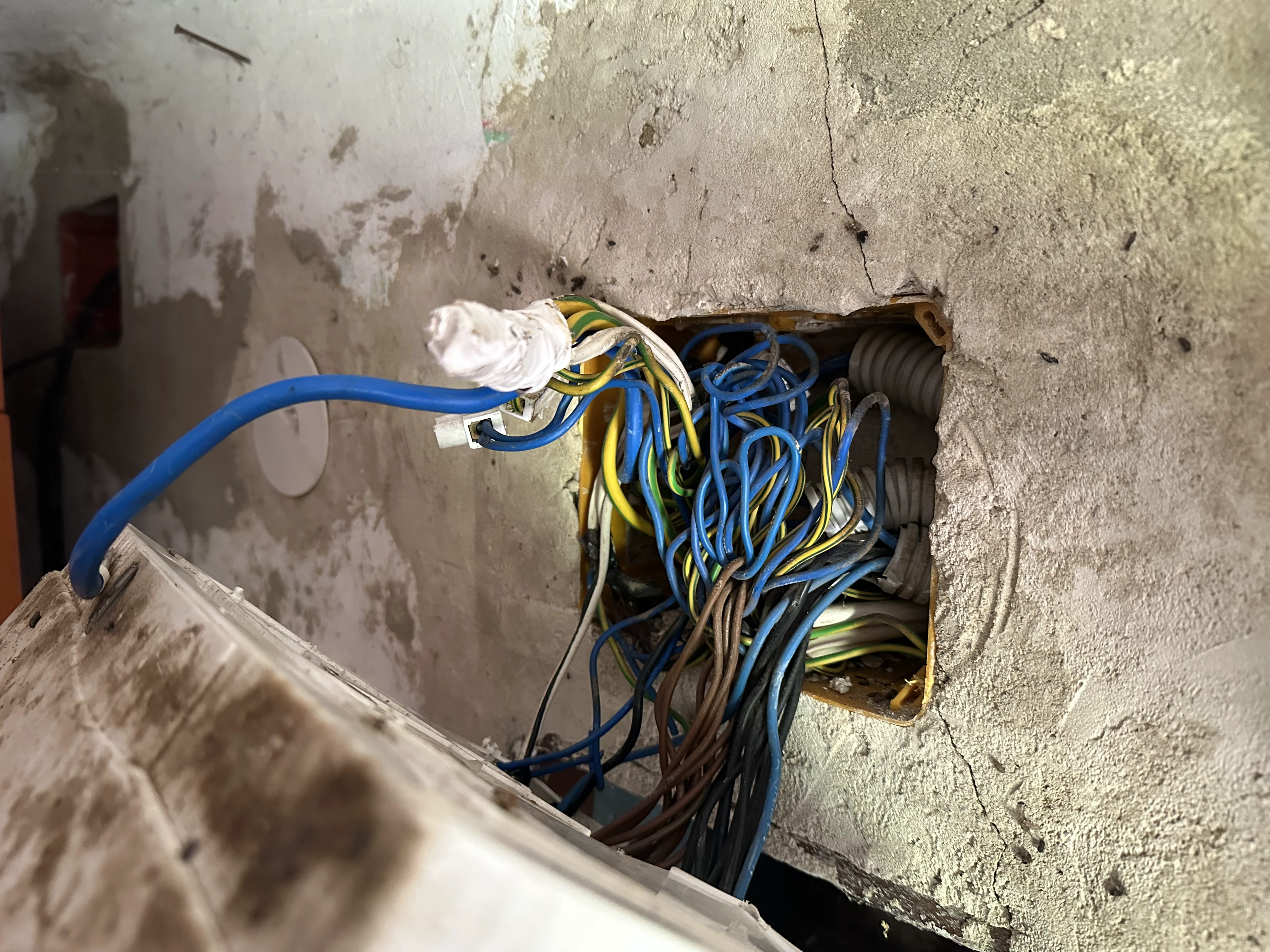 Villanyszerelés országosan – Valkó Vill munkakép 50