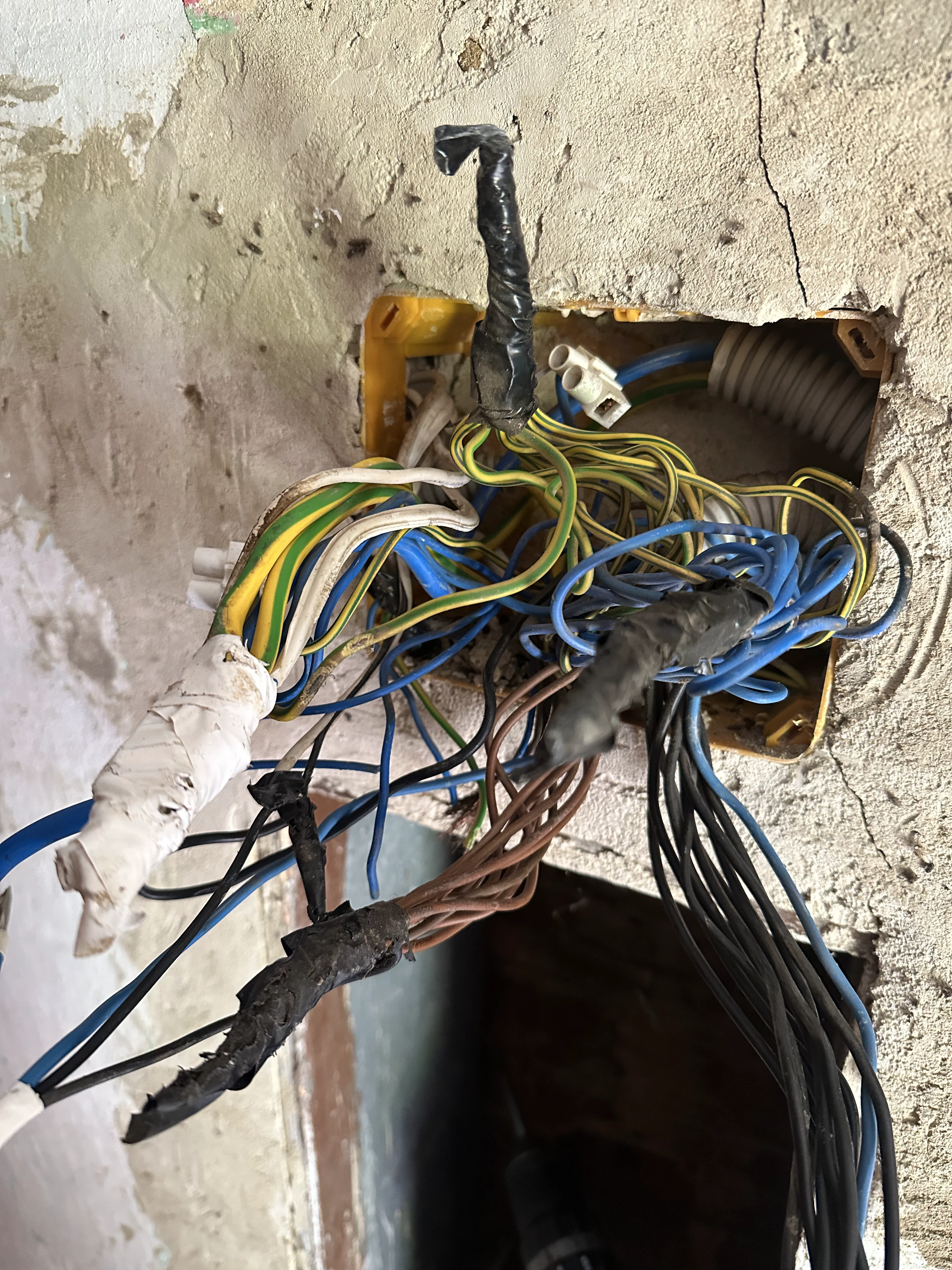 Villanyszerelés országosan – Valkó Vill munkakép 51